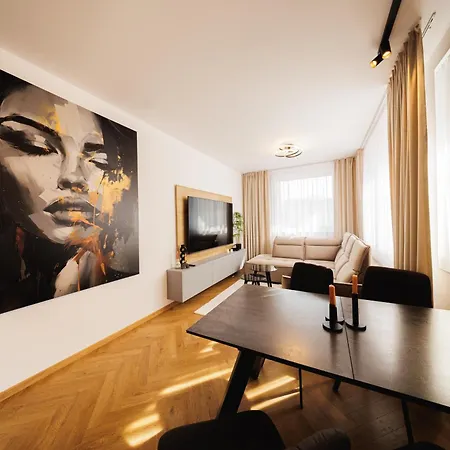 Stayprime 2, Historic Centrum, Panorama, Free Wifi, Jacuzzi, Parking Apartmán