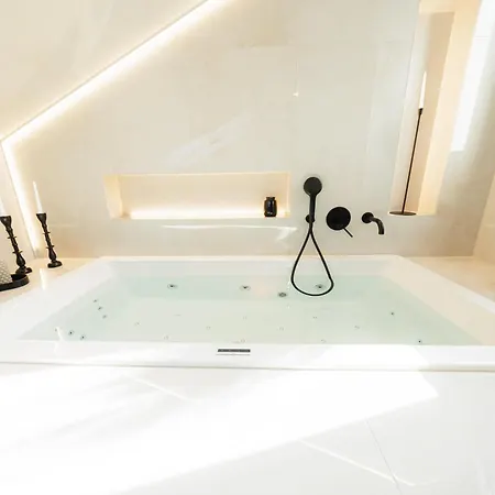 Stayprime 2, Historic Centrum, Panorama, Free Wifi, Jacuzzi, Parking