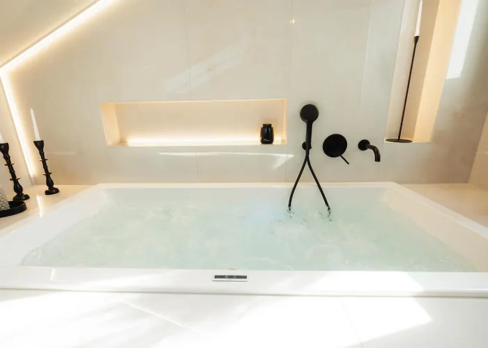 Stayprime Apartments, Historic Centrum, Panorama, Free Wifi, Jacuzzi, Parking דירה באנסקה ביסטריצה