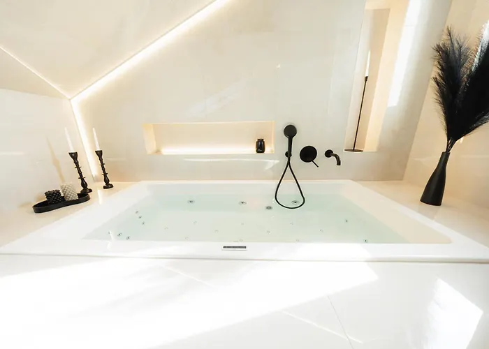 Stayprime Apartments, Historic Centrum, Panorama, Free Wifi, Jacuzzi, Parking